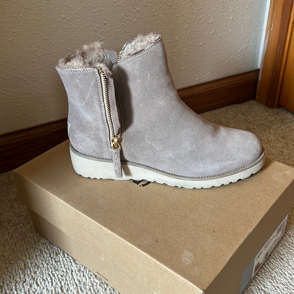 UGG W Shala suede bootie